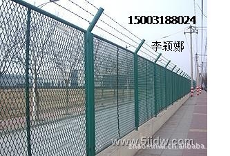 安平縣兆鑫網(wǎng)欄廠 專業(yè)制造雙邊絲、三折彎與小區(qū)護(hù)欄網(wǎng)，品質(zhì)與服務(wù)的雙重保障